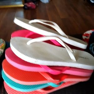 5 pair Old Navy flip flops size 8
